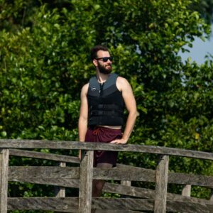 0304-244922001_lifejacket_vest_neorpen_black_jobe_photo1
