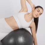 AMILA Μπάλα Pilates 65cm , 1.4kg σε Μαύρο Χρώμα Bulk